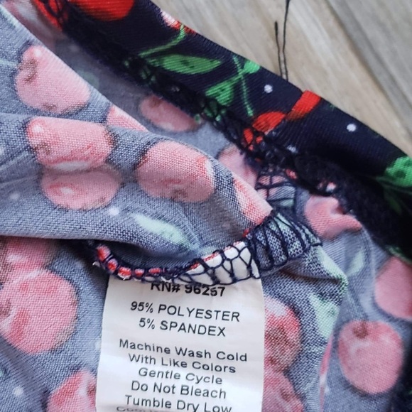 Beautiful top - Picture 6 of 8